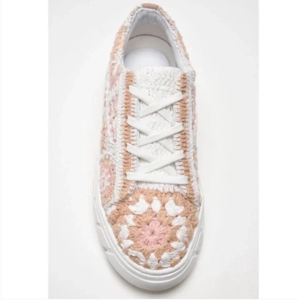 NWT FREE PEOPLE Catch Me If You Can Crochet Sneakers Cream/Pink Size EU39/US… - Picture 4 of 8